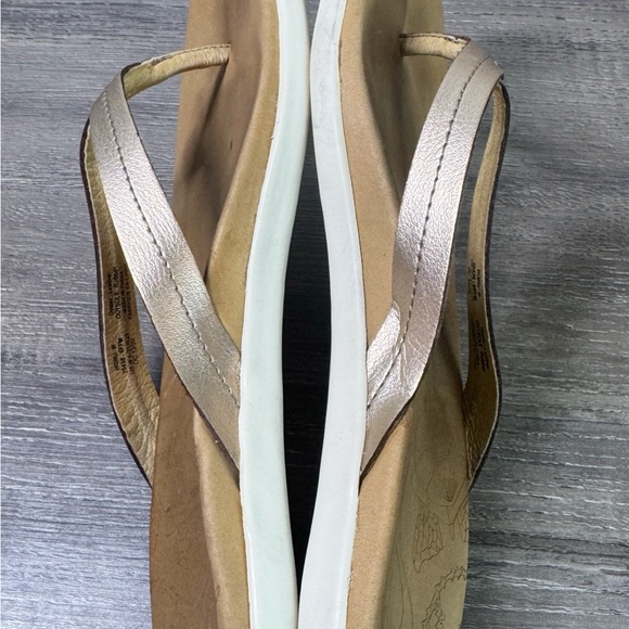 OluKai Honu gold/pink copper leather sandals Womens size 9 - Picture 8 of 9